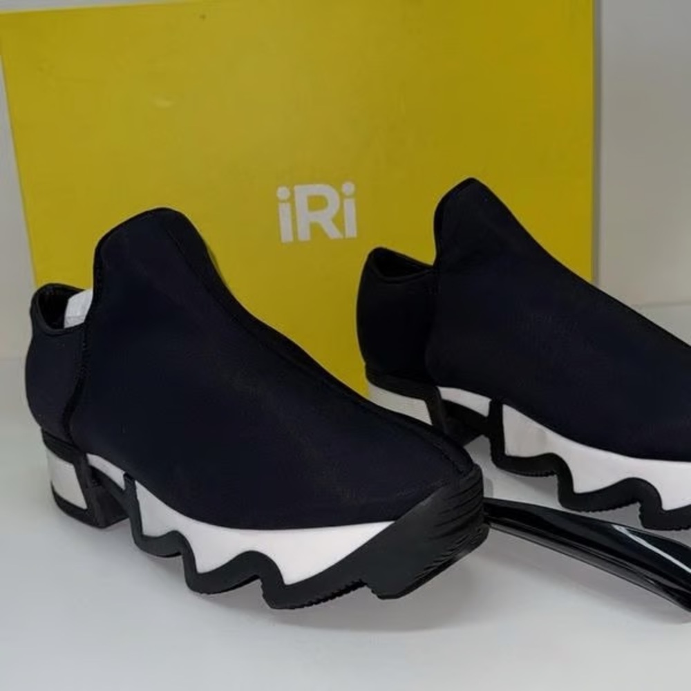 😎 IriNYC chunky neoprene sneakers